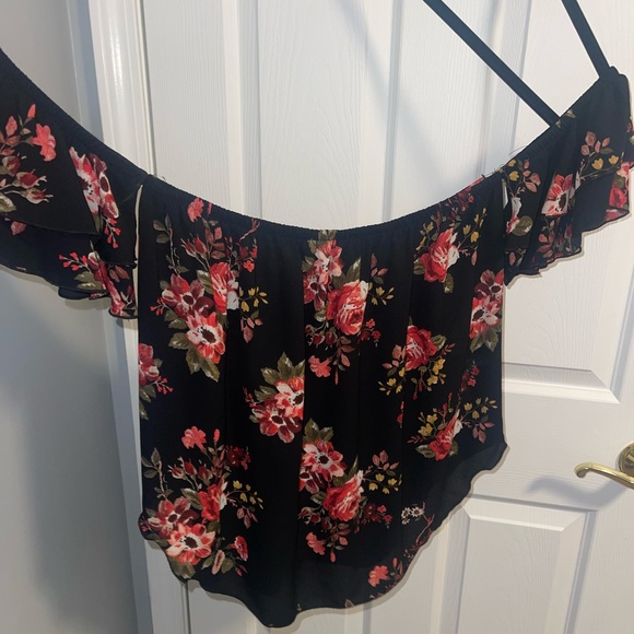 5 for $25 DEAL Black floral off shoulder blouse - Picture 3 of 4